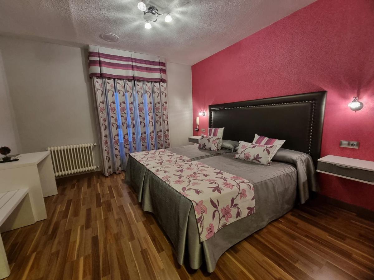 Riaño Hostal Sainz מראה חיצוני תמונה