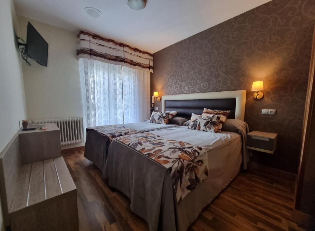 Riaño Hostal Sainz מראה חיצוני תמונה