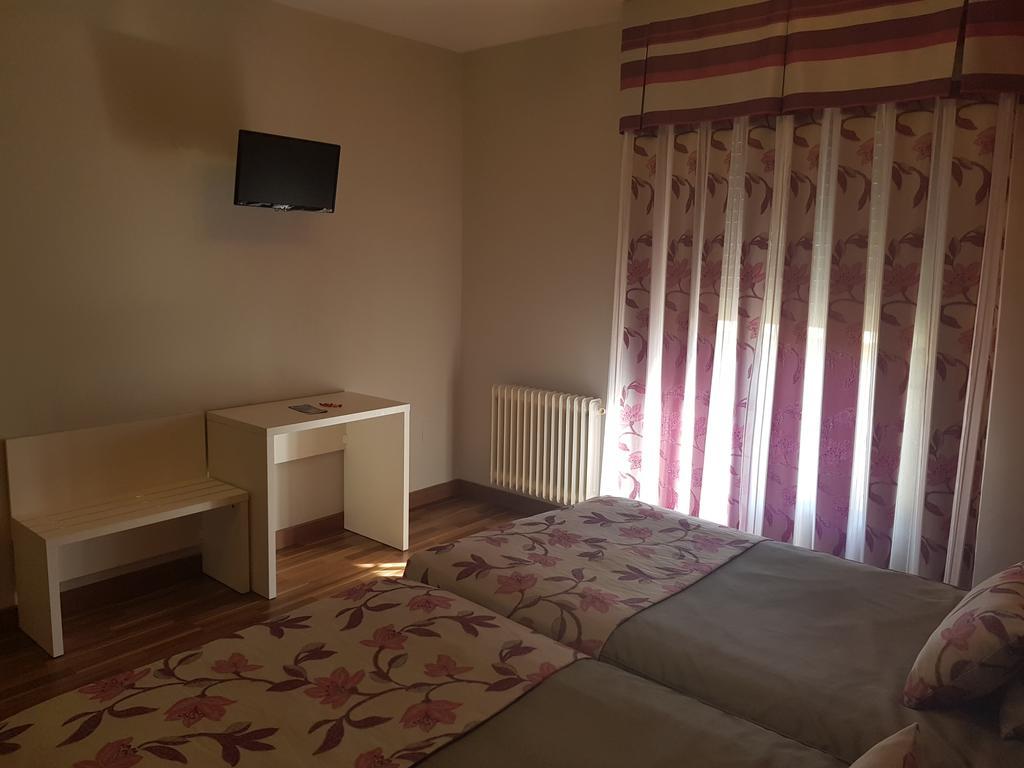 Riaño Hostal Sainz מראה חיצוני תמונה