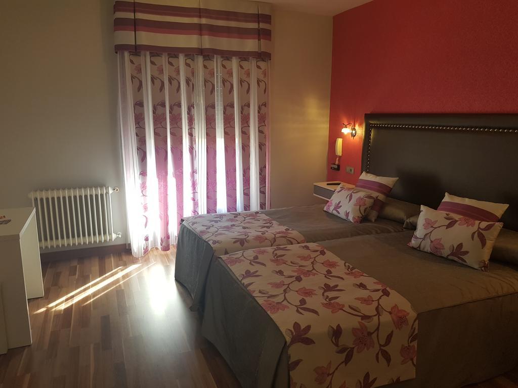 Riaño Hostal Sainz מראה חיצוני תמונה